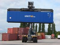 Reger Container-Verkehr zwischen Hamburg und Westfalen