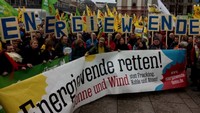 30.000 demonstrieren für „Energiewende retten – Wind und Sonne statt Kohle, Fracking und Atom“