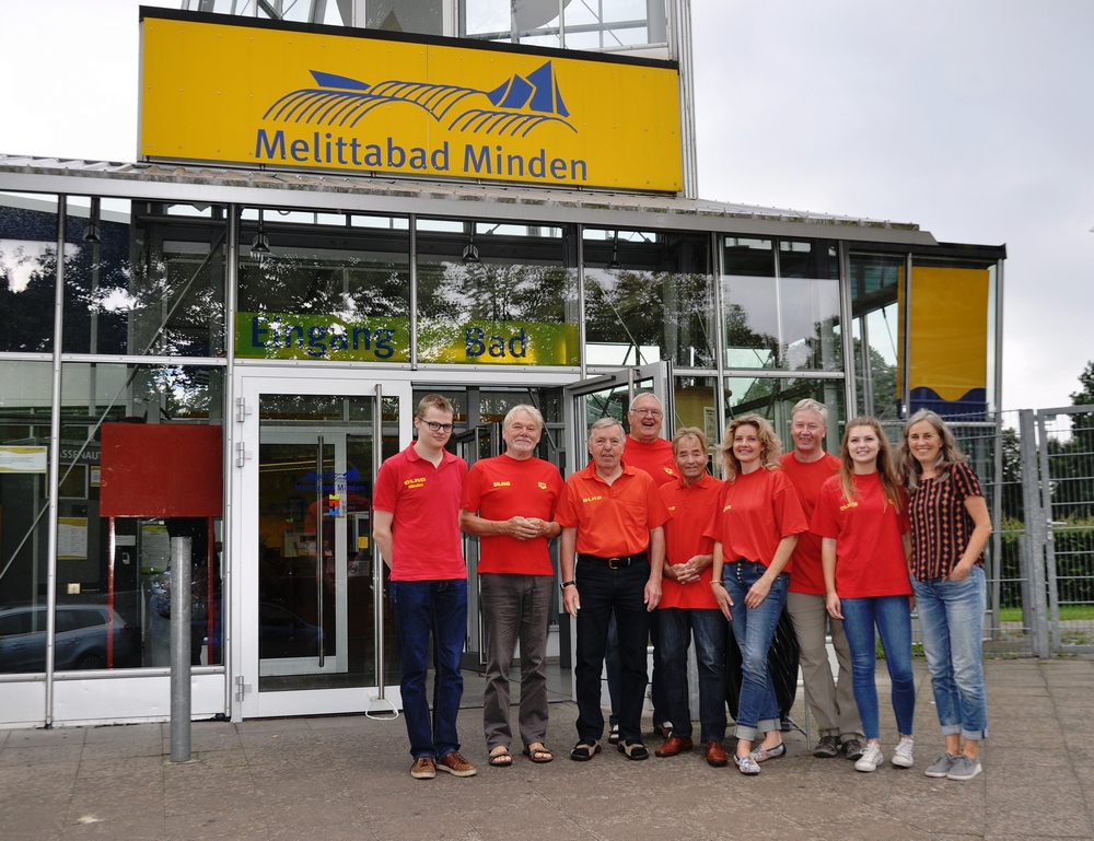 Team der ehrenamtlichen Rettungsschwimmer*innen des DLRG Minden