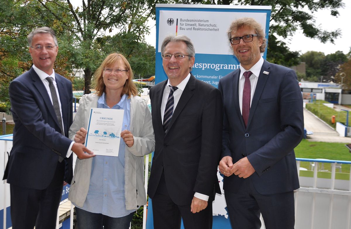 ÜbergabeFörderurkunde_500