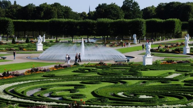 Herrenhäuser Gärten Das Gartentheater wird im August zum Festsaal im Grünen