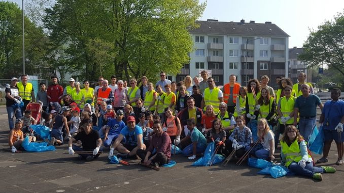 Mehr als 60 Freiwillige machten bei der Aktion „Saubere Landschaft“ in Bärenkämpen mit