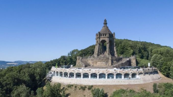 Portal für Westfalen - mit Panoramablick