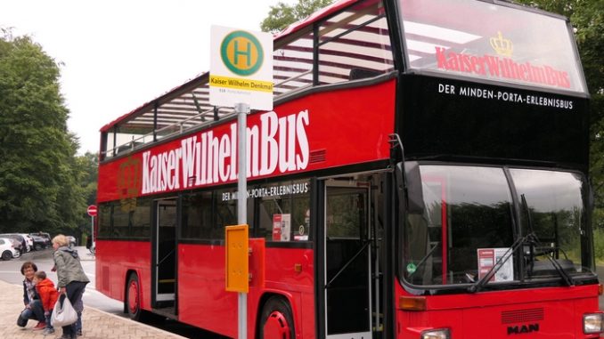 Kaiser-Wilhelm-Bus_an_der_Haltestelle Kaiser-Wilhelm-Bus fährt ab 14. Juli