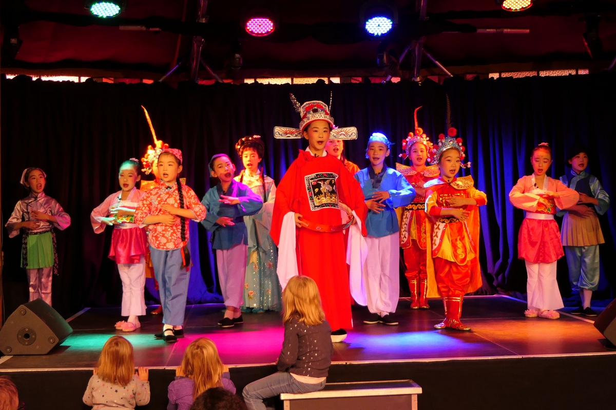 Penking_Opera_GrundschülerinnenChangzhou
