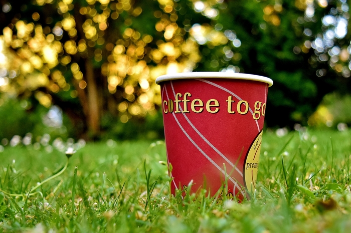 Coffee-to-go-Becher Einweg-To-Go-Verpackungen fasten