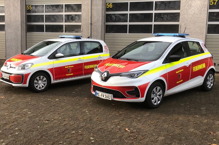 Feuerwehr fährt mit Elektromobilität