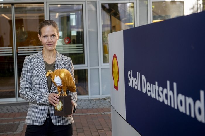 DUH vor der Shell Zentrale in Hamburg