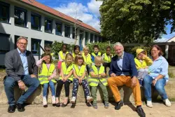 Sicher auf dem Schulweg: Lions Club beschafft Warnwesten für alle Lernanfänger in Minden