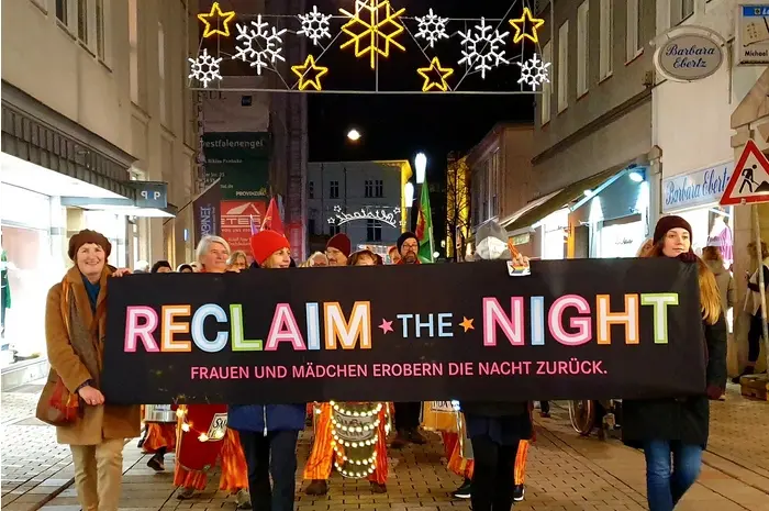 gegen Gewalt an Mädchen und Frauen gegen Gewalt an Mädchen und Frauen