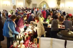 Adventsbasar in der Kreuzkirche zugunsten des Asphalt-Magazins