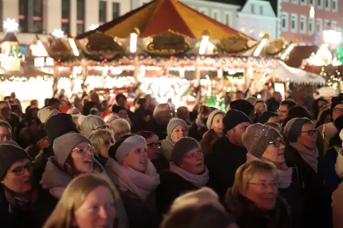 Gemeinsames Singen © A. Lehn Gemeinsames Singen © A. Lehn